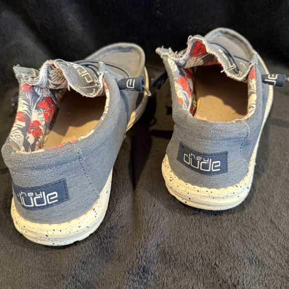 Men’s Hey Dude Size 9 shoes - Picture 2 of 7